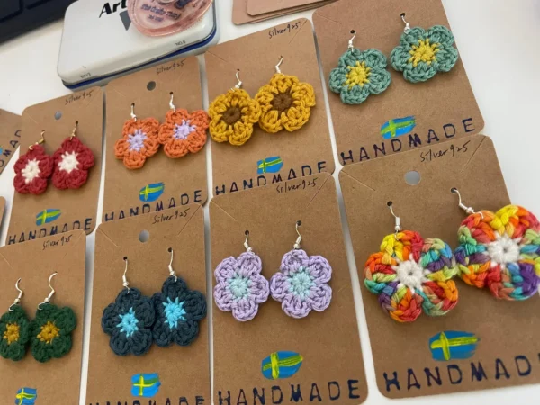 Handmade crochet flower earrings - Image 2
